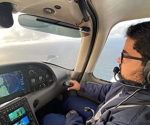 Corpo encontrado em alto mar após queda de avião é de piloto corumbaense