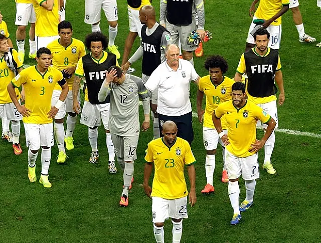 Seleção volta a ter pane, sofre dois gols em 16 minutos, e Holanda é 3º