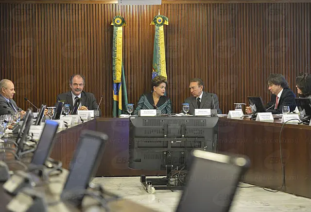 Petrobras vai explorar óleo excedente de quatro áreas do pré-sal sem licitação
