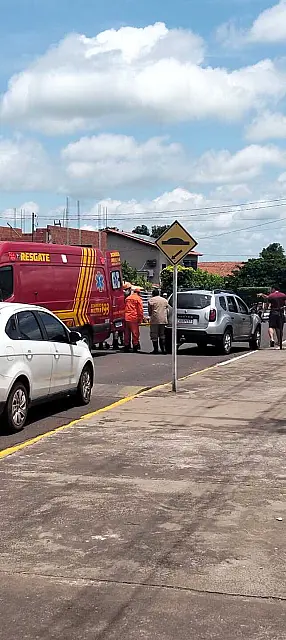 Mulher e neto ficam feridos em acidente entre dois carros no centro de Corumbá