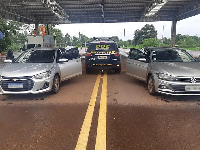 Em Terenos, PRF recupera carros roubados e flagra adolescente na direção