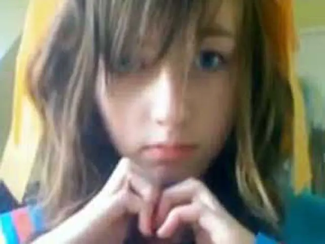 Menina faz sucesso na internet e vira estrela pop no Japão