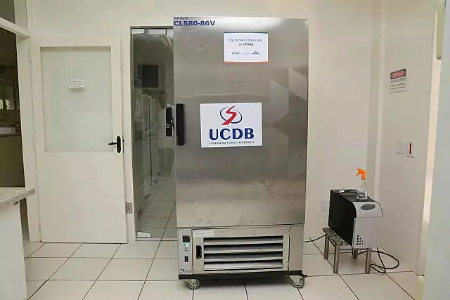 Ultrafreezer cedido por universidade pode armazenar até 30 mil doses da Pfizer