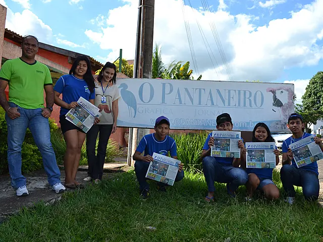 Alunos de Escola Indígena da Aldeia Bananal visitam jornal/site O Pantaneiro
