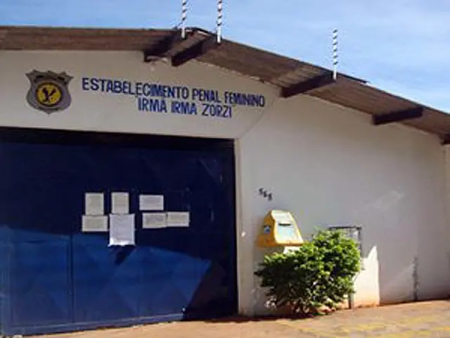 Atriz pornô presa em MS com carro roubado é transferida para presídio