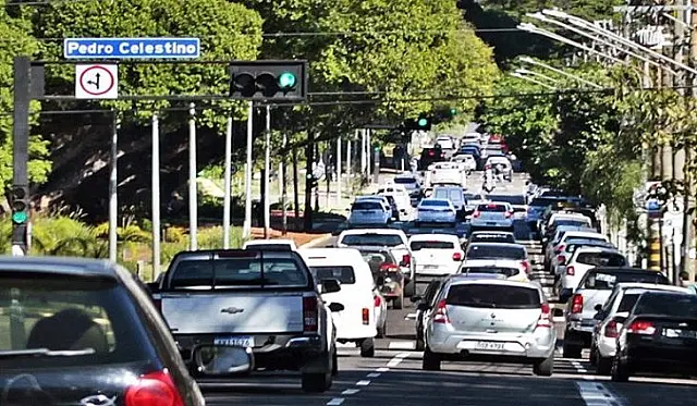 Contribuinte tem até o fim do mês para licenciar veículo com placa final 9