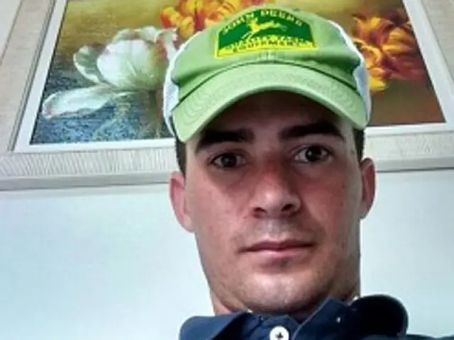 Técnico agrícola morre ao colidir moto na traseira de trator