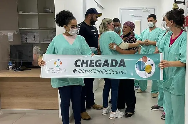 Com apoio da família e muita fé, Micheli venceu o câncer de mama