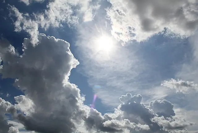 Sábado amanhece nublado, mas temperatura não deve cair, diz Inmet