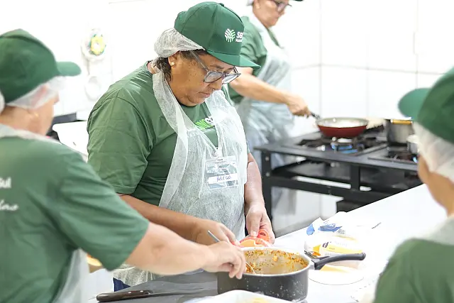 Curso de processamento da carne do peixe capacita alunos em Anastácio