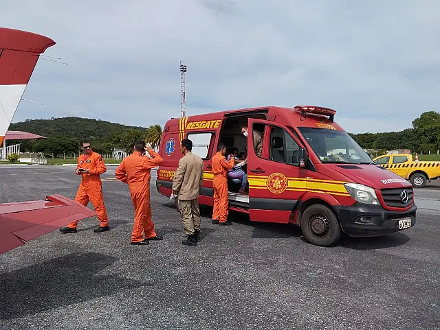 Adolescente fica ferido após colisão entre bicicleta elétrica e carro em Corumbá