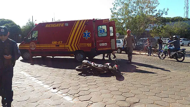 Idosa é atropelada por moto na Rua Estevão Alves Corrêa, em Aquidauana