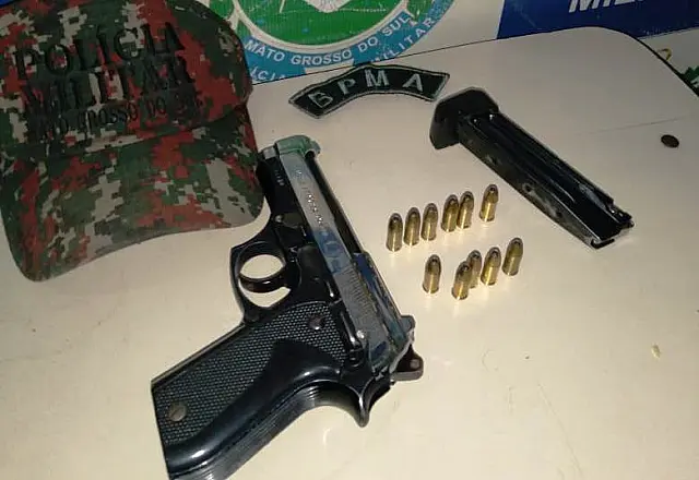 Dupla é presa após ameaçar motorista de ônibus com arma de fogo