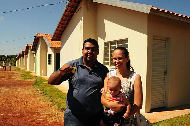 Governo entrega casas em Bodoquena e moradores comemoram