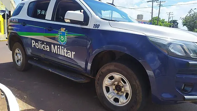 Mulher que era mantida trancada em casa sob ameaças de morte é resgatada por PMs