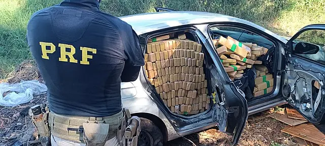 PRF apreende quase uma tonelada de maconha e recupera veículo roubado