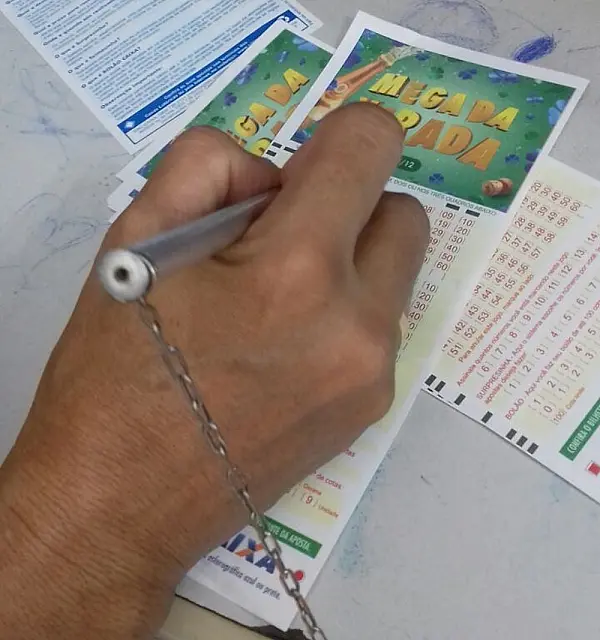 Mega da Virada: 17 apostas dividem prêmio de R$ 306,7 milhões