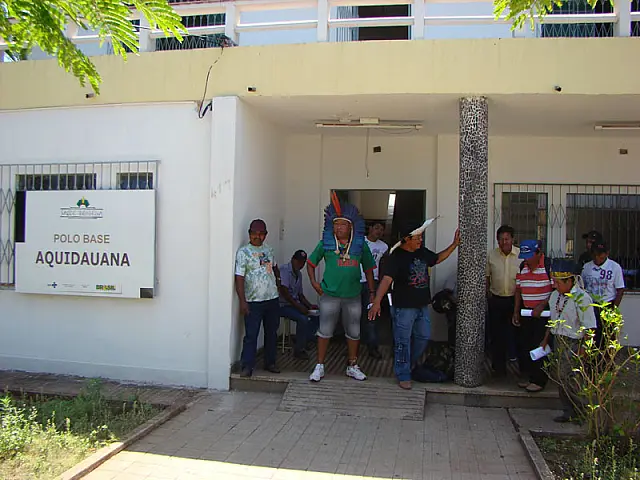 Índios fazem manifestação no prédio do Polo-Base de Aquidauana