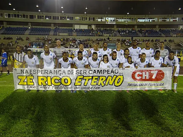 Ubiratan de Dourados homenageia José Rico, torcedor ilustre do clube
