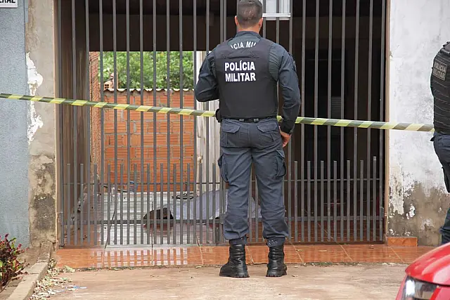 Filha de assassinado a tiros desmaiou e abraçou corpo do pai