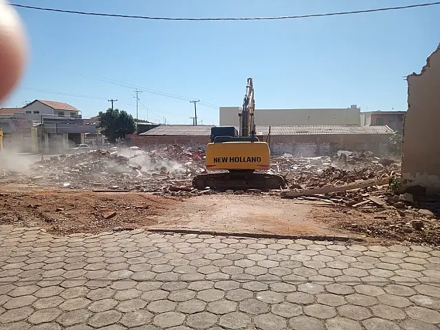 O povo quer saber! O que será construído no local onde era Churrascaria O Laçador