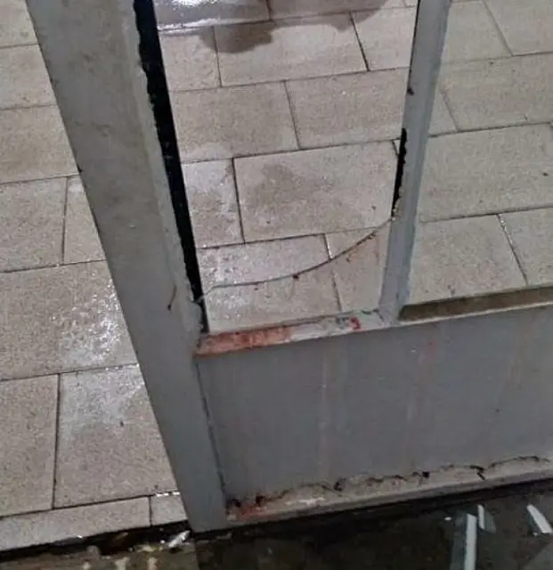 Vândalos destroem vidraças de escola em Bodoquena e deixam rastro de sangue