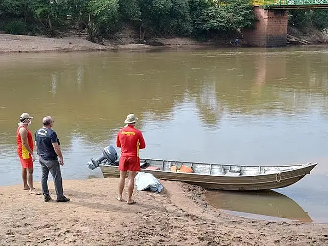 Corpo de Gean é encontrado por bombeiros enroscado perto da ponte nova
