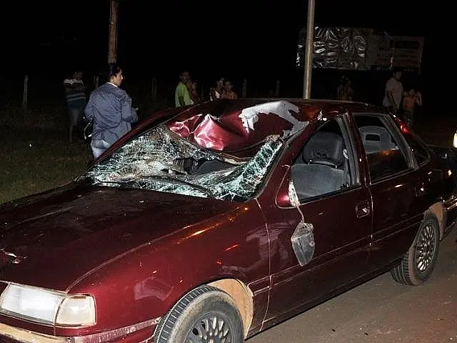 Colisão em cavalo na pista deixa duas pessoas gravemente feridas