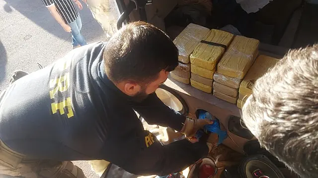 Policiais apreendem carga milionária de maconha