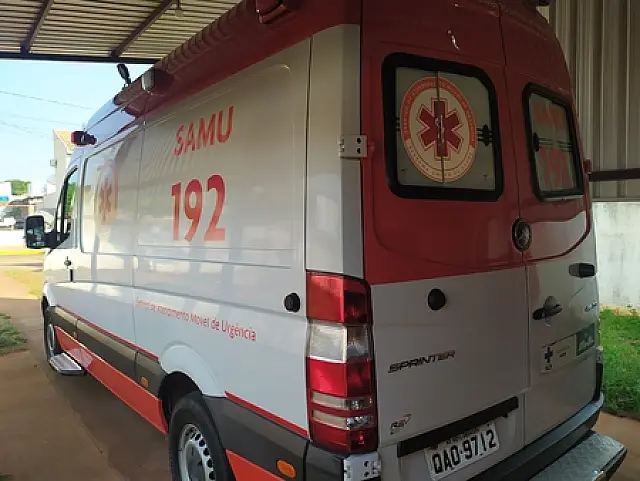Caminhoneiro de SC morre após cair em vala de posto de combustível em MS