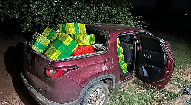 Picape com 5 toneladas de maconha e arma é apreendida em Mundo Novo