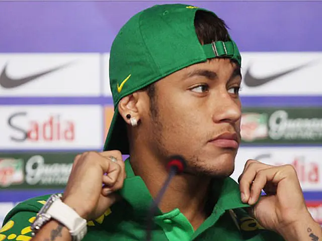 Neymar diz que 'não tem como' ser o mesmo jogador do Santos na Seleção