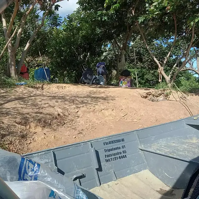 Família é resgatada após ficar à deriva com embarcação na Serra do Amolar