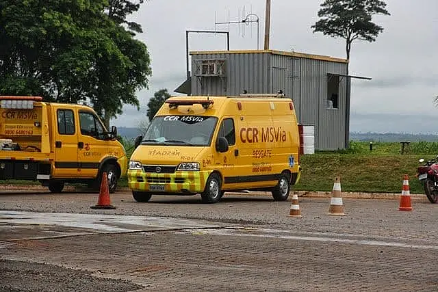 Motorista perde controle de veículo e morre ao colidir em placa na BR-163