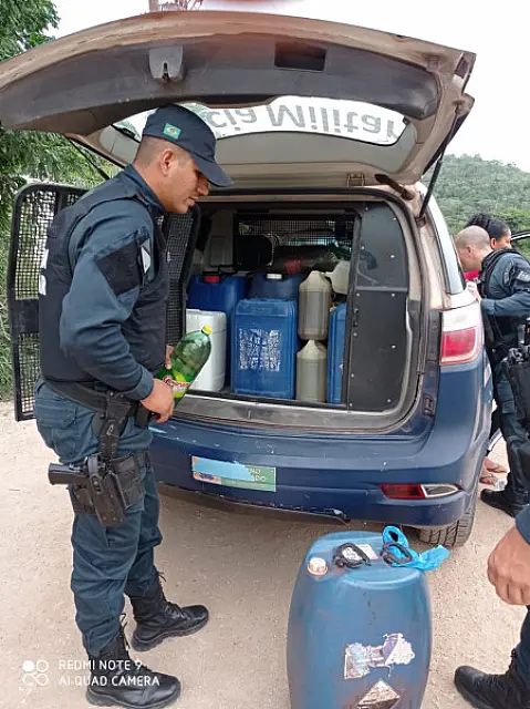 Mulher é flagrada vendendo combustível contrabandeado da Bolívia