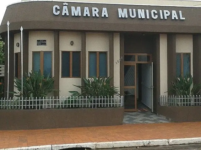 Vereador de MS que agrediu esposa é suspenso da Câmara