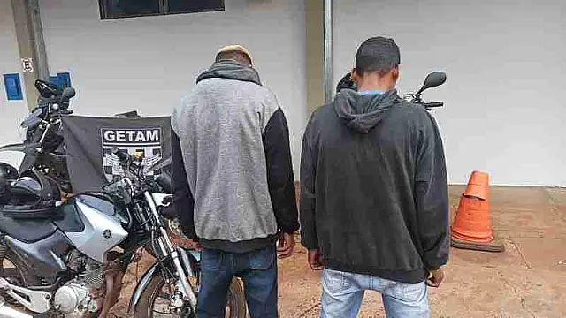 Com moto roubada, dupla planeja assaltar joalheria e acaba presa