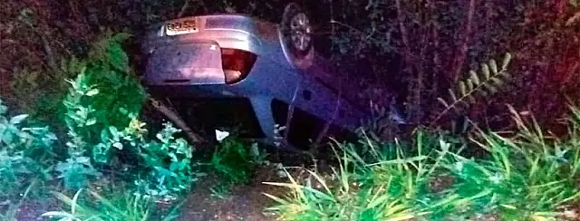 Motorista perde controle e carro sai da pista na BR-262, entre Anastácio e Miranda