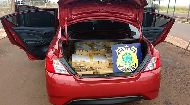 PRF apreende 418,6 kg de maconha e recupera veículo clonado