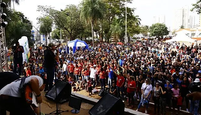 Marcha para Jesus acontece neste momento em Campo Grande