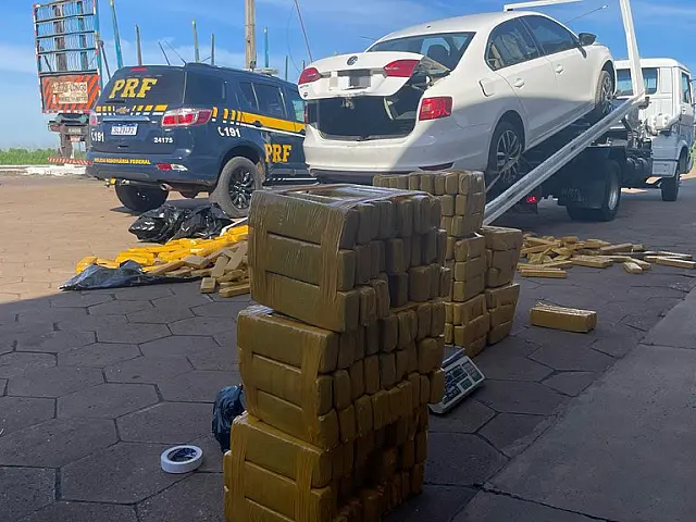 PRF apreende 314 kg de maconha em veículo abandonado na BR-267