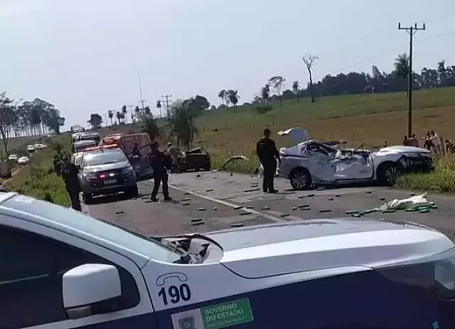 Dois morrem em acidente provocado por traficante em fuga