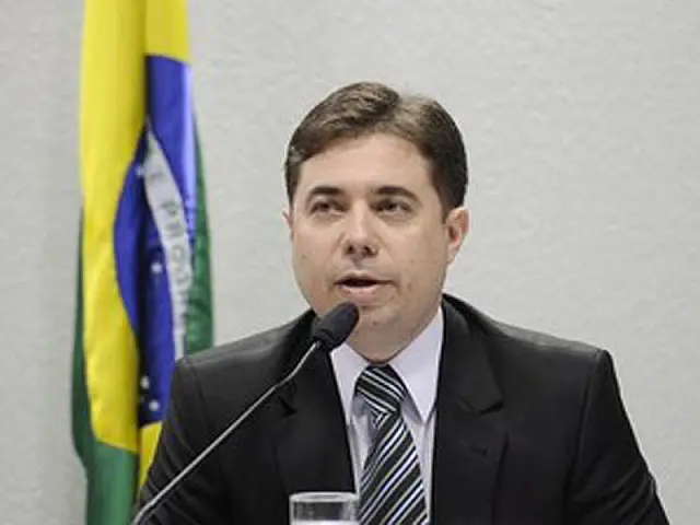 Diretor da ANS que omitiu currículo pede renúncia do cargo