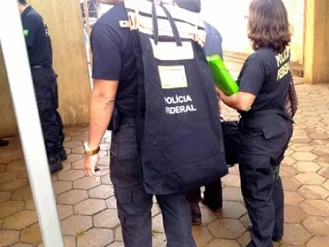 Polícia Federal em MS prende 12 pessoas em ação contra crimes previdenciários