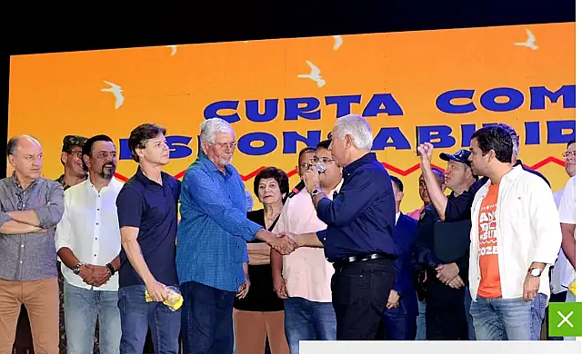 Palco do Festival América do Sul tem a presença de dois ex-governadores na abertura