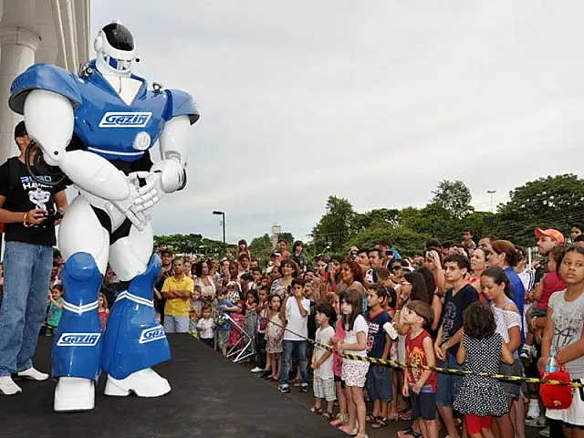 Nesta sexta-feira, ?Dia de Gazin? especial em Aquidauana tem presença do Robozão