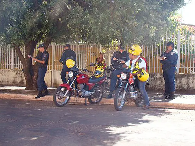 7º BPM de Aquidauana realiza blitz para fiscalizar mototaxistas