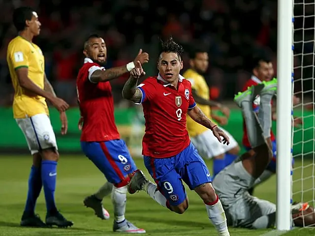 Brasil cai para o Chile e perde pela 1ª vez em estreia das eliminatórias