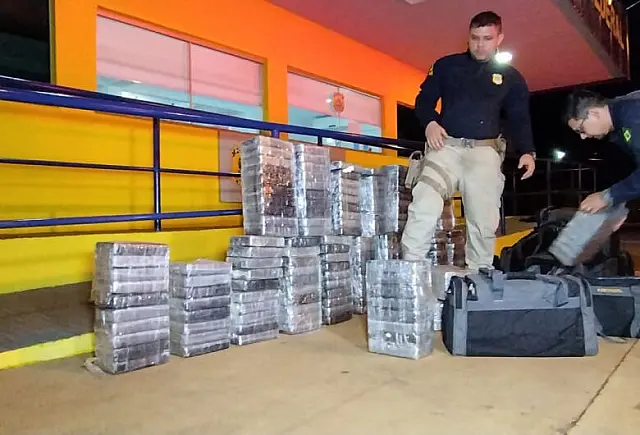 Caminhoneiro é preso com 539 kg de carga de cocaína em Dourados