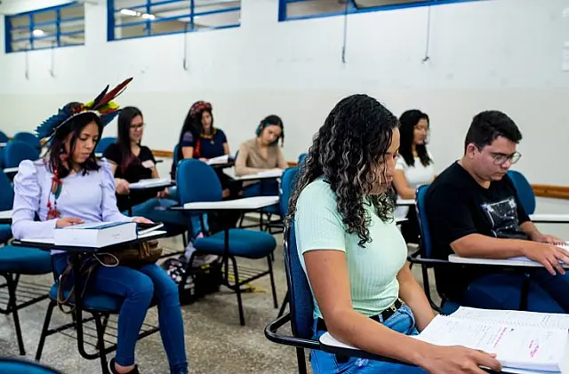 Começam hoje inscrições em programa que paga salário a estudantes